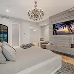 Modern Waterfront Condo In Sarasota