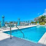 Modern Waterfront Condo In Sarasota