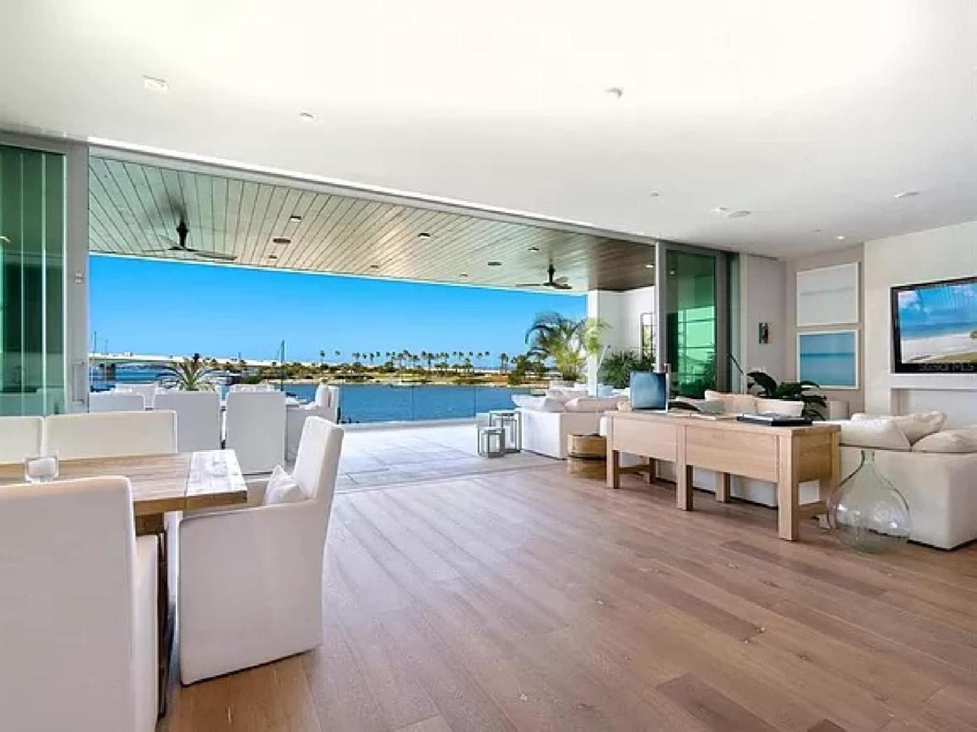 Modern Waterfront In Apartment Sarasota