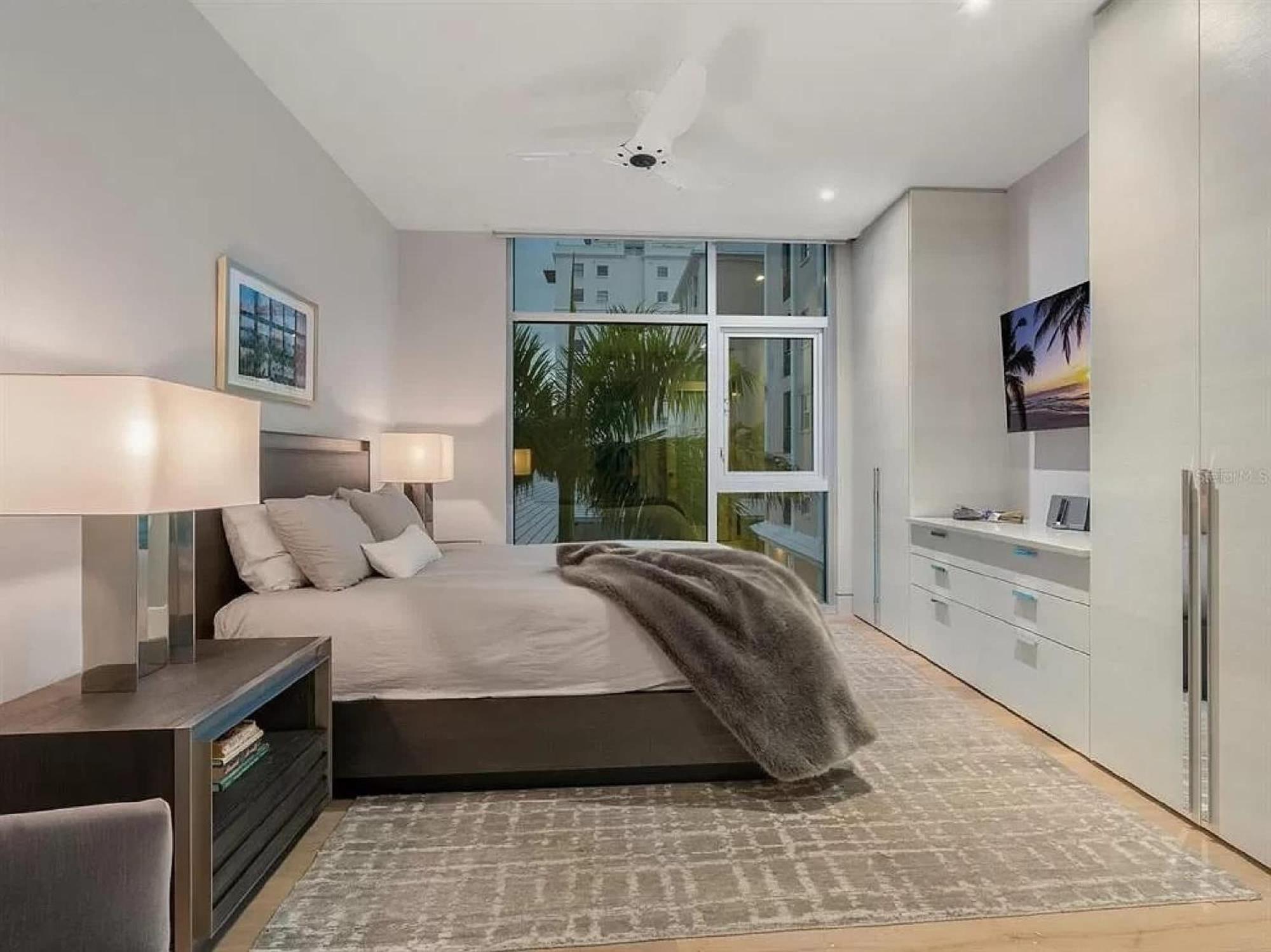 Modern Waterfront In Apartment Sarasota